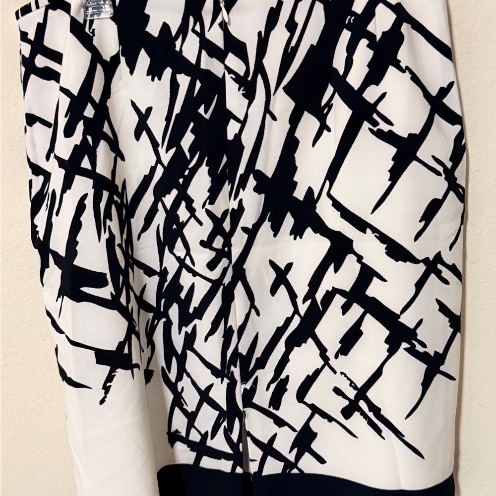 Tahari Black & White Abstract Print Pencil Skirt - Picture 6 of 11
